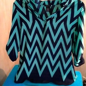 Small Rue 21 Med Sleeves Black and Blue Zig Zag Design  Top